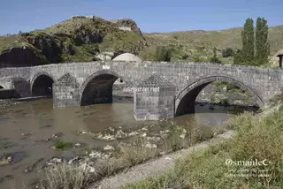 الجسر الحجري