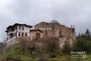 المسجد الحجري