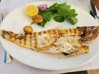 مطعم أسماك نجاة - 2